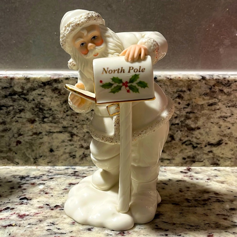 Lenox Santa at the mailbox